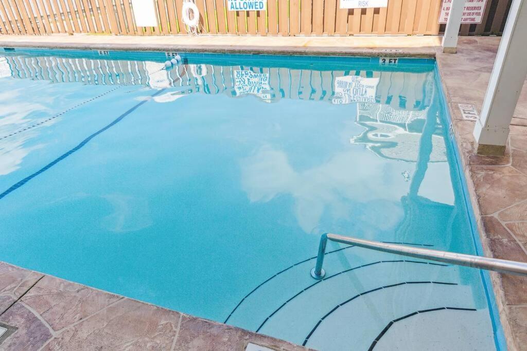 Right Across Beach Pool View Private Balcony By Zen Living Short Term Rental Myrtle Beach Exterior photo