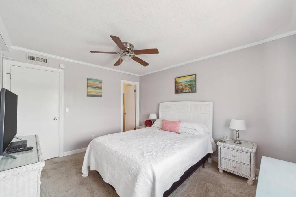 Right Across Beach Pool View Private Balcony By Zen Living Short Term Rental Myrtle Beach Exterior photo